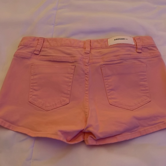 💖🍑🔥Super cute coral peachy shorts in Size 3 🍑🔥💖 - Picture 2 of 3